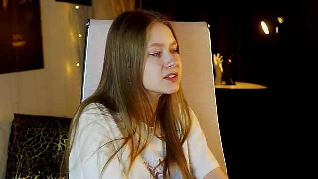 Snapshot of EveMundie chatting on March 2, 2026, 11:06 am EveMundie online show from March 2, 2026, 11:06 am