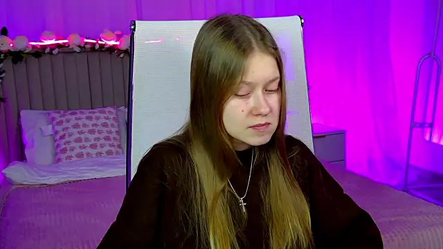 Snapshot of EveMundie chatting on February 5, 2026, 6:31 am EveMundie online show from February 5, 2026, 6:31 am