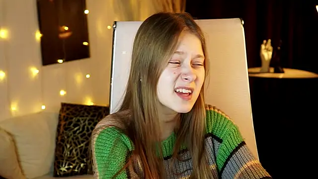 Snapshot of EveMundie chatting on February 16, 2026, 11:20 am EveMundie online show from February 16, 2026, 11:20 am