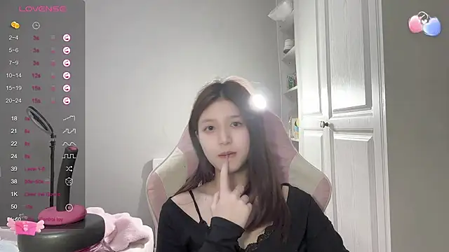 Snapshot of YaYa-521 chatting on February 25, 2025, 1:09 am YaYa-521 online show from February 25, 2025, 1:09 am
