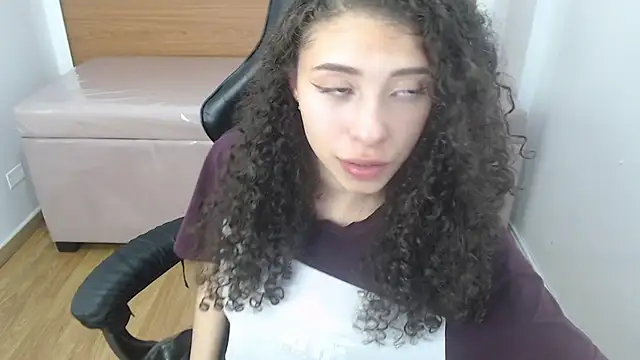 Snapshot of danatella_a chatting on October 8, 2025, 1:51 am danatella a online show from October 8, 2025, 1:51 am