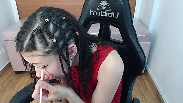 Snapshot of danatella_a chatting on October 10, 2025, 1:45 pm danatella a online show from October 10, 2025, 1:45 pm