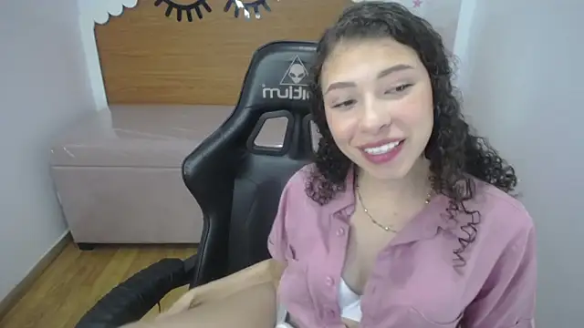 Snapshot of danatella_a chatting on September 18, 2025, 1:03 pm danatella a online show from September 18, 2025, 1:03 pm