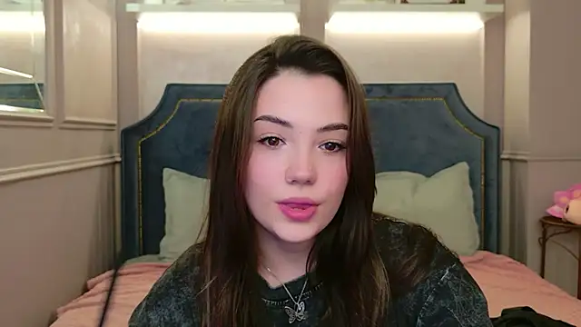 Snapshot of Alice_Deleon chatting on April 15, 2026, 11:05 am Alice Deleon online show from April 15, 2026, 11:05 am