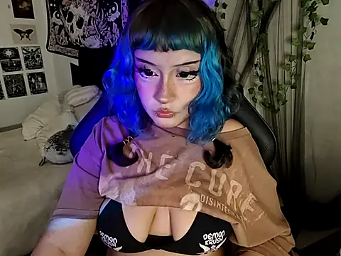 Snapshot of blue_katt chatting on October 20, 2025, 9:04 pm blue katt online show from October 20, 2025, 9:04 pm