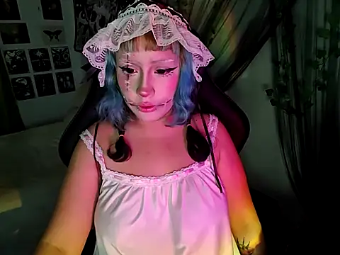 Snapshot of blue_katt chatting on October 18, 2025, 9:50 pm blue katt online show from October 18, 2025, 9:50 pm