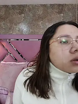 Snapshot of EmmaSulivan chatting on March 28, 2026, 12:06 pm EmmaSulivan online show from March 28, 2026, 12:06 pm