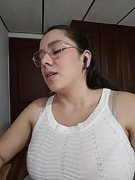 Snapshot of EmmaSulivan chatting on April 9, 2026, 11:11 pm EmmaSulivan online show from April 9, 2026, 11:11 pm