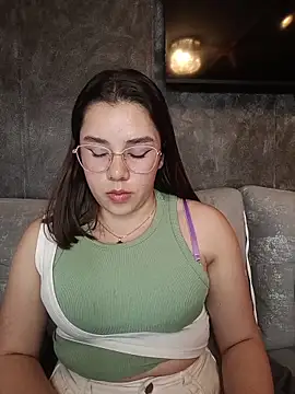 Snapshot of EmmaSulivan chatting on March 25, 2026, 12:33 am EmmaSulivan online show from March 25, 2026, 12:33 am