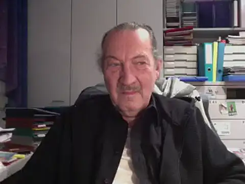 HMStraps01 online show from December 4, 2024, 4:10 pm