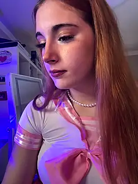 Snapshot of sexymelli18 chatting on September 14, 2025, 5:24 pm sexymelli18 online show from September 14, 2025, 5:24 pm