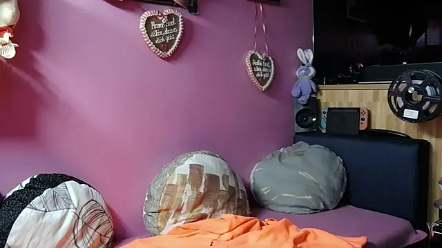 sexymelli18 online show from April 17, 2026, 3:26 pm