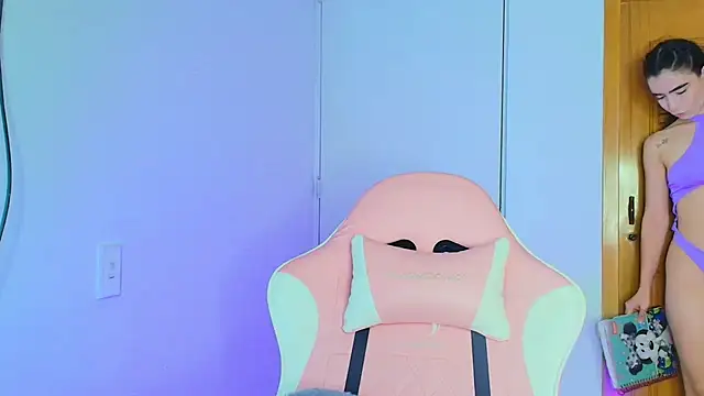 Peach Rose  online show from March 14, 2025, 9:10 pm