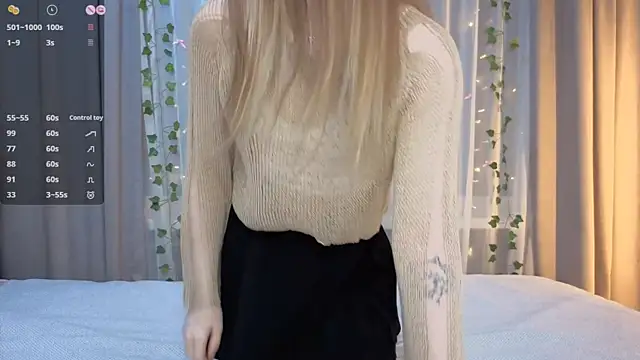 Snapshot of CarolinePepper chatting on April 12, 2026, 1:25 pm CarolinePepper online show from April 12, 2026, 1:25 pm