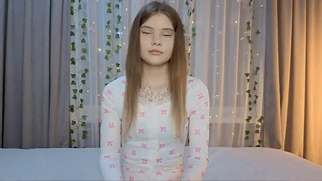 Snapshot of CarolinePepper chatting on March 25, 2026, 1:54 pm CarolinePepper online show from March 25, 2026, 1:54 pm