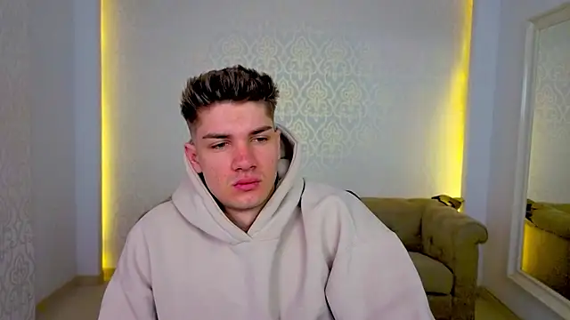 MaxKaiden online show from April 25, 2026, 5:43 am