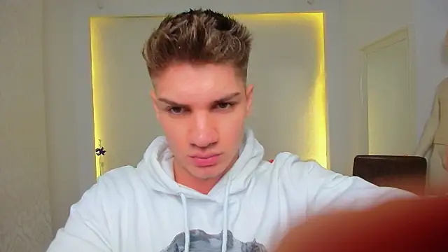 Snapshot of MaxKaiden chatting on October 27, 2025, 5:52 am MaxKaiden online show from October 27, 2025, 5:52 am