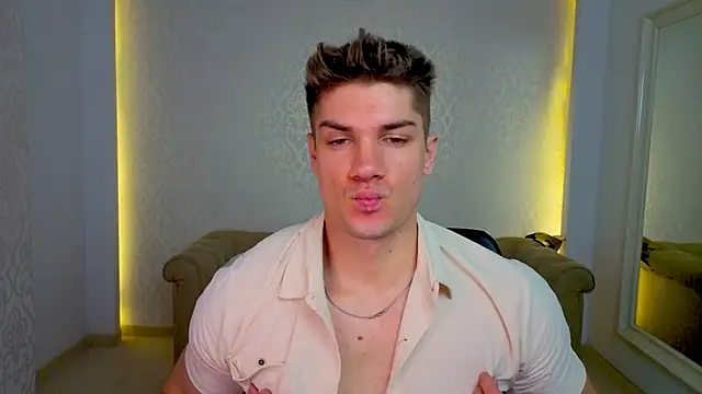 MaxKaiden online show from May 16, 2026, 4:44 am