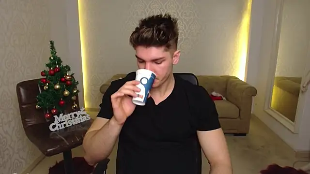 MaxKaiden online show from December 23, 2025, 6:12 am