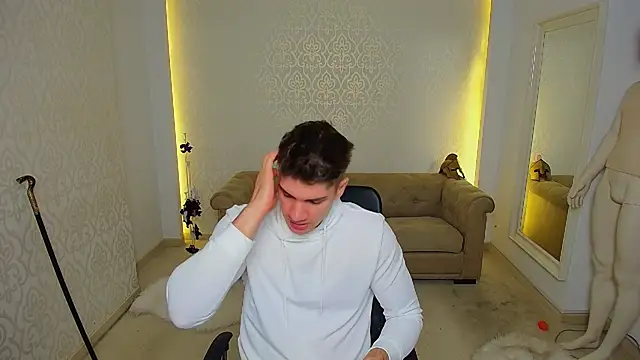 Snapshot of MaxKaiden chatting on November 12, 2025, 5:44 am MaxKaiden online show from November 12, 2025, 5:44 am