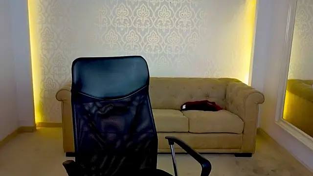 MaxKaiden online show from May 16, 2026, 10:36 am