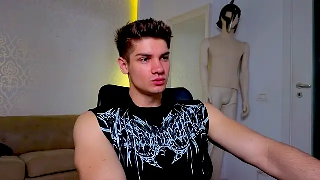 MaxKaiden online show from May 28, 2026, 4:53 am