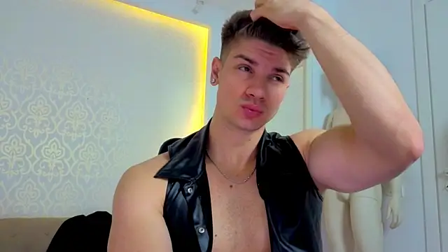 MaxKaiden online show from April 30, 2026, 4:52 am