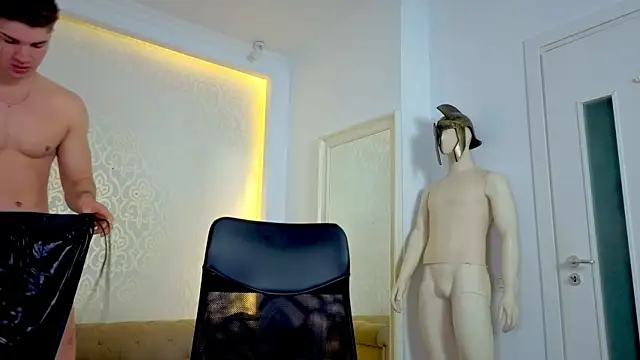 MaxKaiden online show from May 3, 2026, 5:34 am