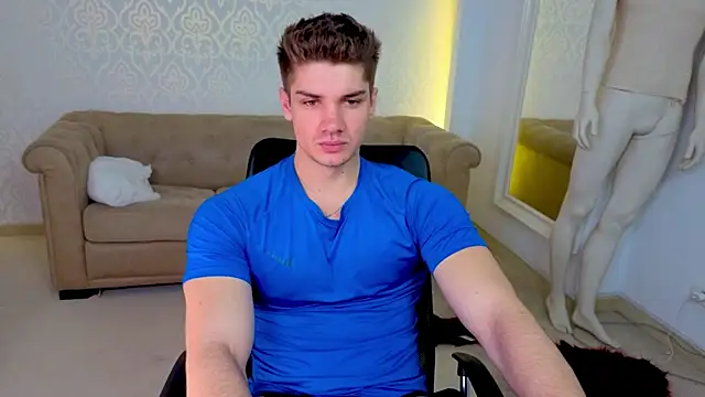 MaxKaiden online show from May 25, 2026, 5:51 am