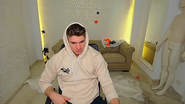 Snapshot of MaxKaiden chatting on October 29, 2025, 5:50 am MaxKaiden online show from October 29, 2025, 5:50 am