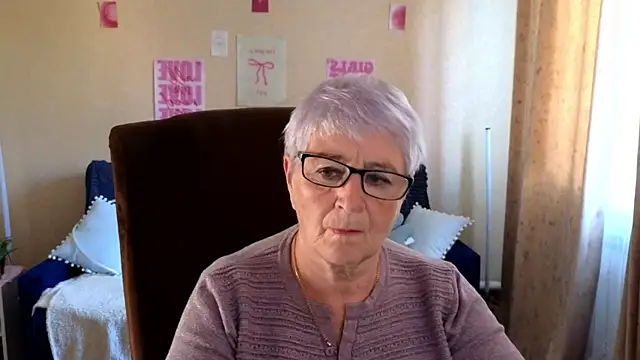 Snapshot of Sandra_Snowflake chatting on June 18, 2026, 4:00 am Sandra Snowflake online show from June 18, 2026, 4:00 am