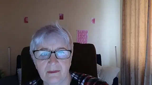 Snapshot of Sandra_Snowflake chatting on May 13, 2026, 4:19 am Sandra Snowflake online show from May 13, 2026, 4:19 am