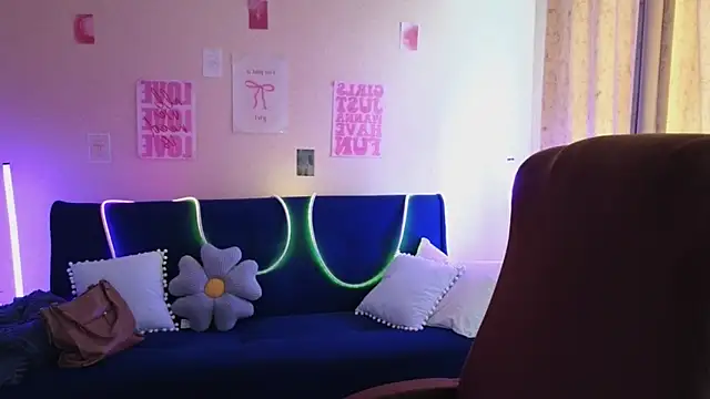 Snapshot of Sandra_Snowflake chatting on May 11, 2026, 11:00 am Sandra Snowflake online show from May 11, 2026, 11:00 am
