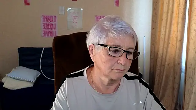 Snapshot of Sandra_Snowflake chatting on June 23, 2026, 3:59 am Sandra Snowflake online show from June 23, 2026, 3:59 am