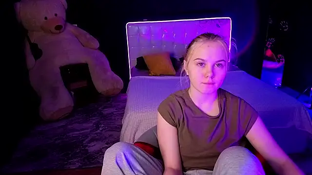 Dyna bae online show from November 18, 2025, 2:05 am