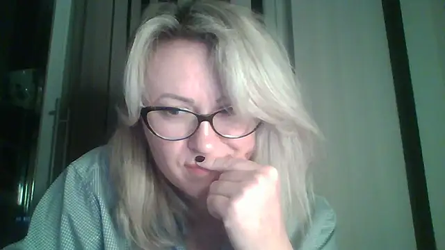 Snapshot of Mary888x chatting on February 16, 2025, 9:05 pm Mary888x online show from February 16, 2025, 9:05 pm