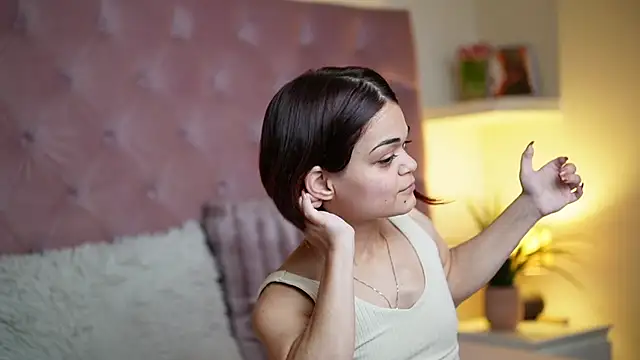 MaiaMini online show from November 21, 2025, 9:25 pm