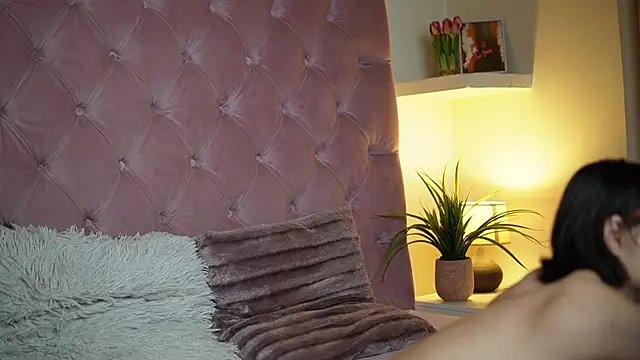 Snapshot of MaiaMini chatting on January 15, 2026, 8:56 pm MaiaMini online show from January 15, 2026, 8:56 pm