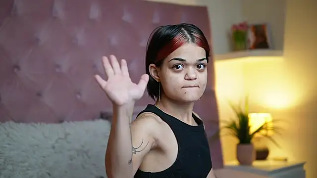 Snapshot of MaiaMini chatting on January 8, 2026, 9:32 pm MaiaMini online show from January 8, 2026, 9:32 pm