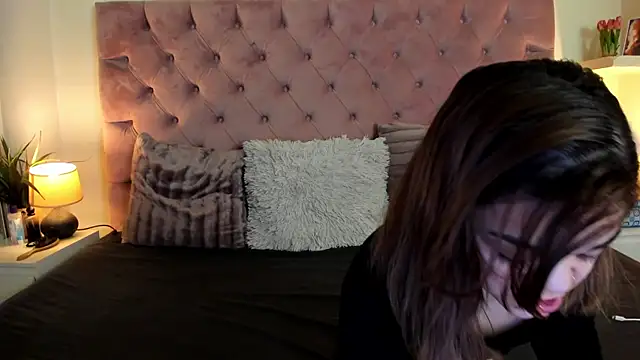 MaiaMini online show from March 6, 2025, 8:37 pm