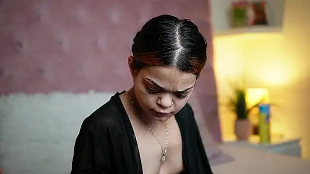 Snapshot of MaiaMini chatting on February 16, 2026, 9:34 pm MaiaMini online show from February 16, 2026, 9:34 pm