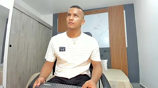 Rafa2004Cruz online show from March 18, 2025, 12:17 pm