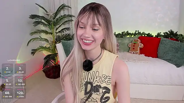 Snapshot of angel_claire chatting on December 4, 2025, 8:30 pm angel claire online show from December 4, 2025, 8:30 pm