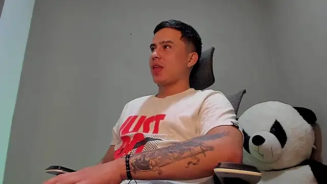 mattiwsmorris  online show from October 20, 2025, 1:18 am