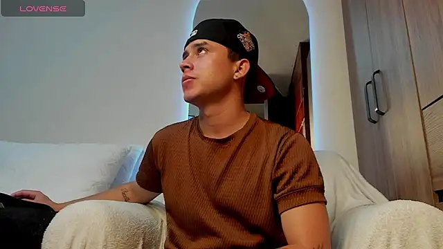 mattiwsmorris  online show from April 22, 2026, 4:52 am