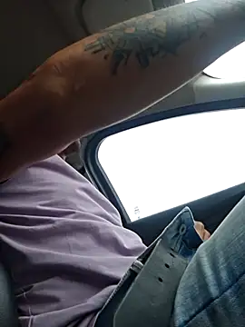 Snapshot of Iuver chatting on April 16, 2026, 3:13 pm Iuver online show from April 16, 2026, 3:13 pm