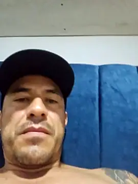 Snapshot of Iuver chatting on March 9, 2026, 12:30 pm Iuver online show from March 9, 2026, 12:30 pm