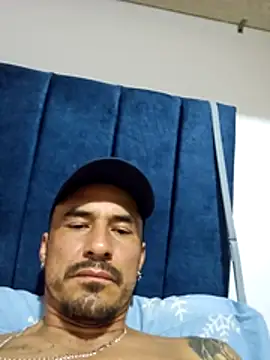 Snapshot of Iuver chatting on February 13, 2026, 11:05 pm Iuver online show from February 13, 2026, 11:05 pm