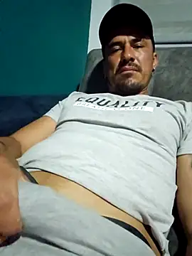 Snapshot of Iuver chatting on January 17, 2026, 1:31 am Iuver online show from January 17, 2026, 1:31 am