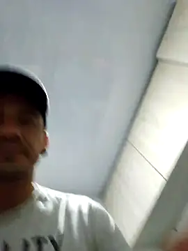 Snapshot of Iuver chatting on March 13, 2026, 11:32 pm Iuver online show from March 13, 2026, 11:32 pm